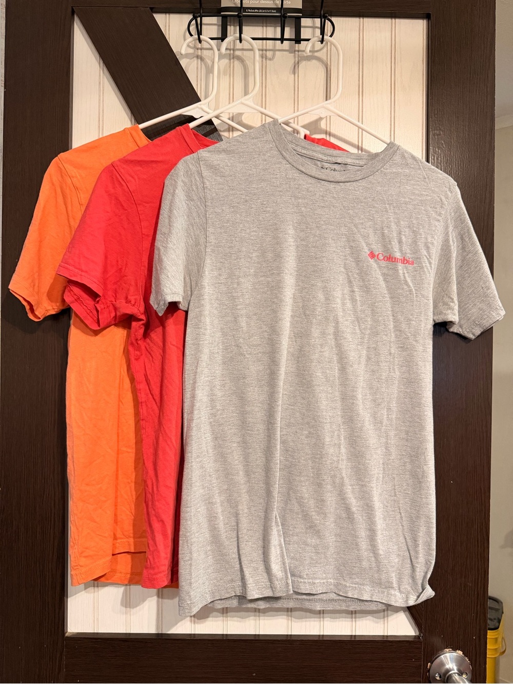 Columbia Men’s Short-Sleeve Tee in Gray with Pink Logo